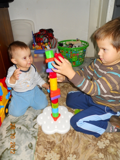 v říjnu bylo vzácností, když si společně hráli a neslyšela jsem od Štěpána "to je moje, nepučim" apod! Ufff