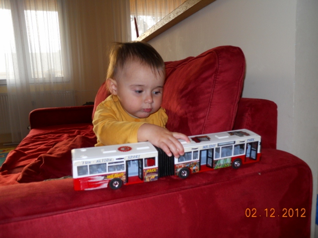 Vojta miluje autobusy - harmoniky